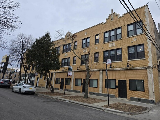 Building Photo - 6406 N Mozart St