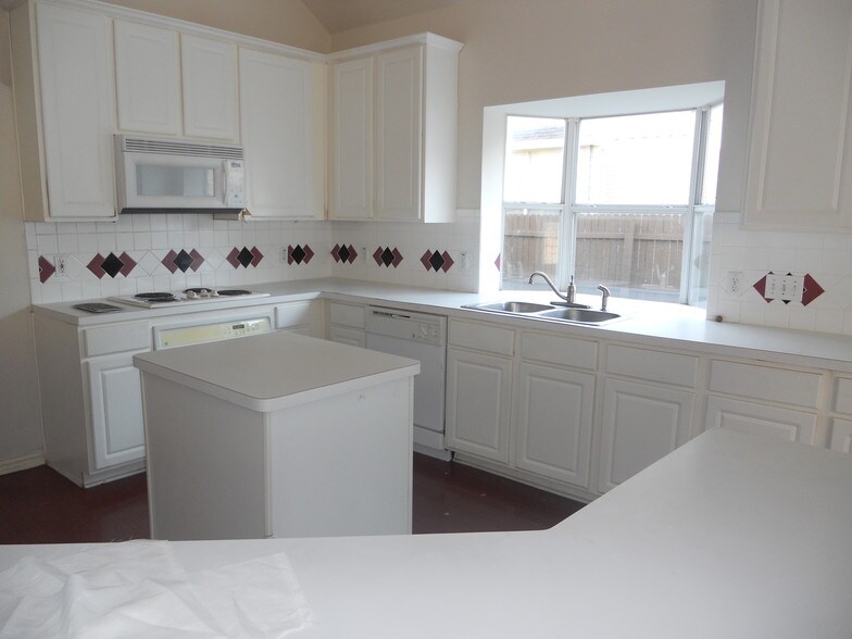 Building Photo - 4522 Oak Shores Dr