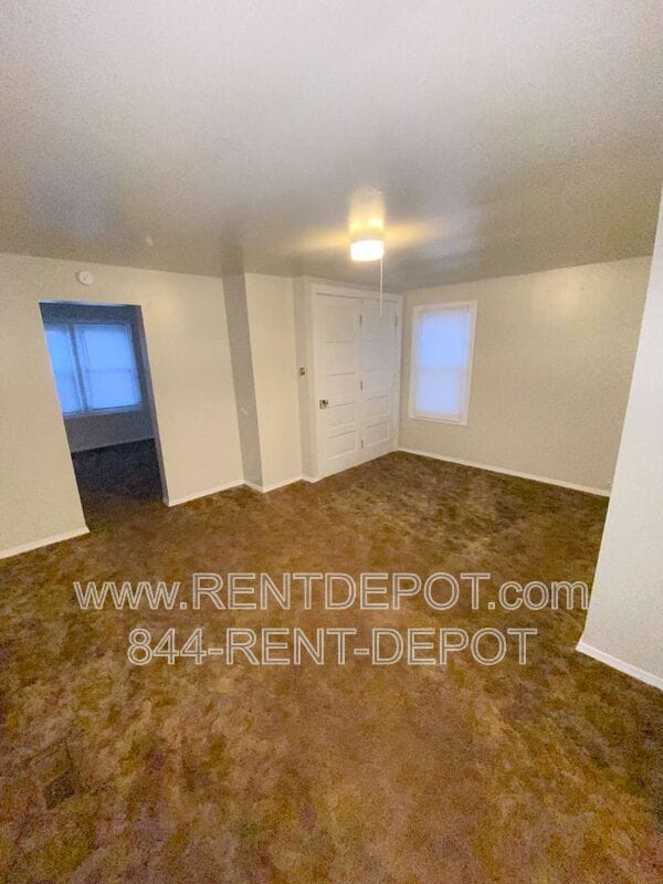 Building Photo - 1231 E Illinois St