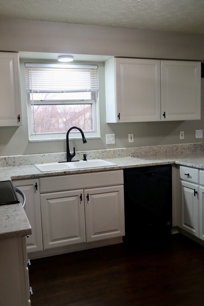 Building Photo - 3866 Lake Cumberland Way