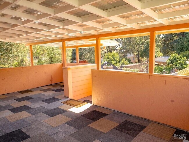 Building Photo - 944 Clover Dr