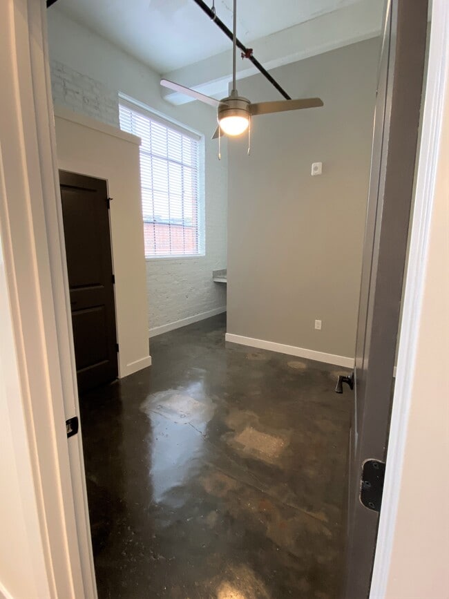 Building Photo - 410 Wellons St