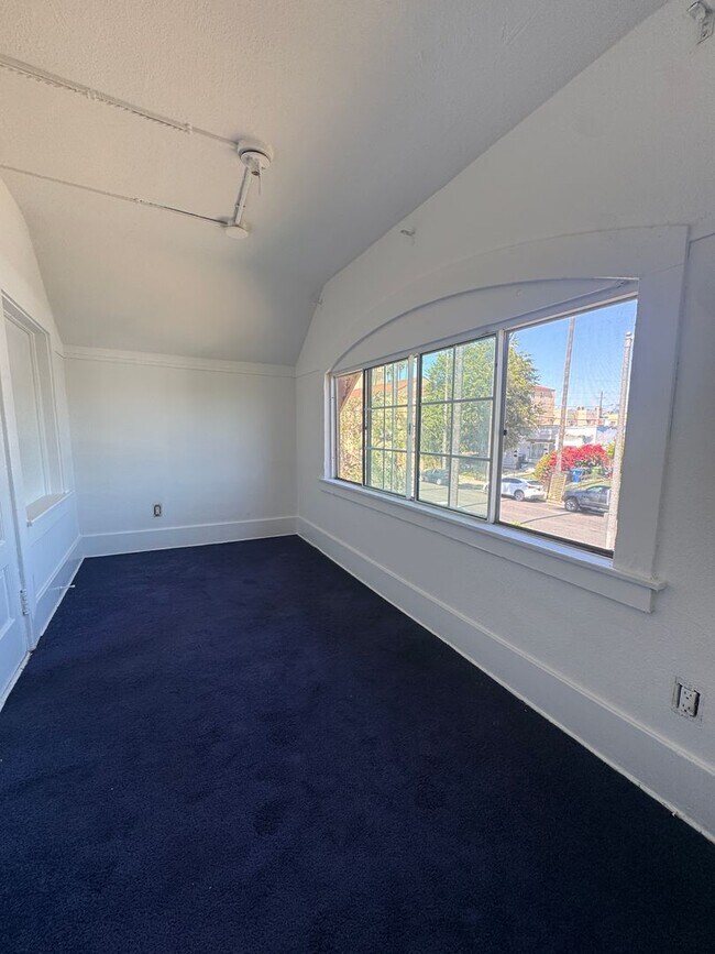 Building Photo - 3425 3rd Ave