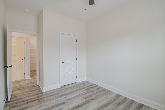 Building Photo - 550 Peachers Mill Rd