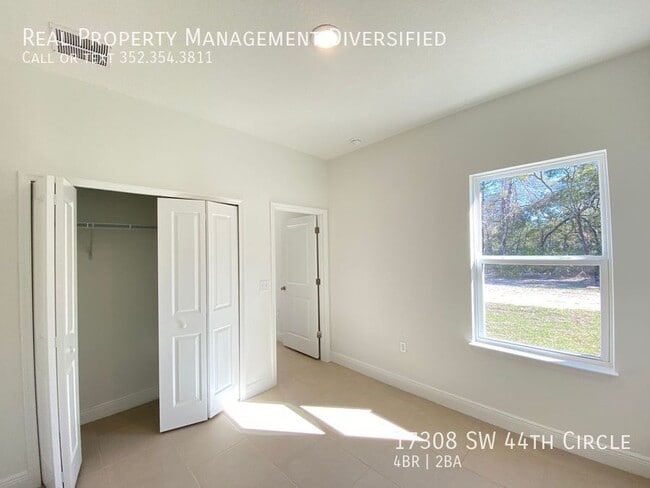 Building Photo - Desirable SW Ocala Neighborhood 4/2/2 **Fr...