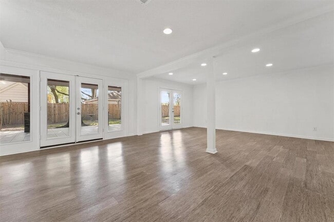 Building Photo - 12811 Shady Knoll Ln