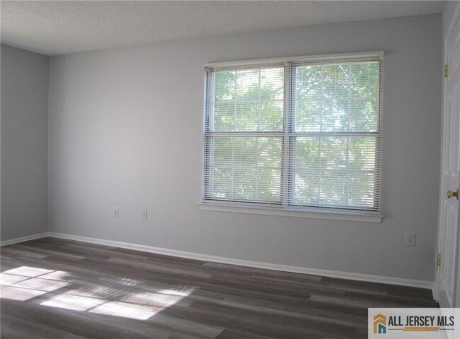 Building Photo - 152 Darwin Ln