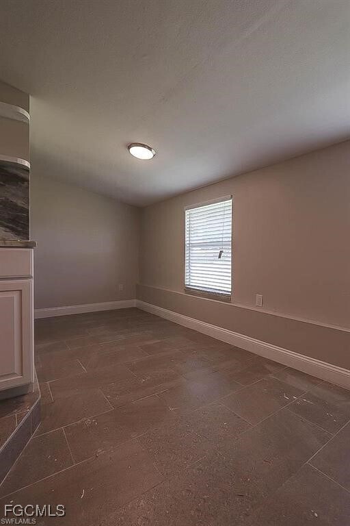 Building Photo - 305 Bougainvillea Rd W