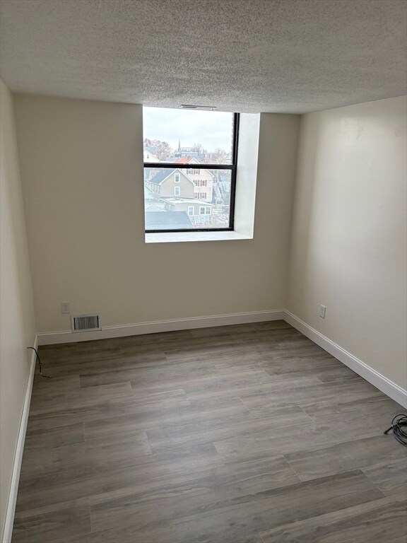 Building Photo - 34 Newhall St