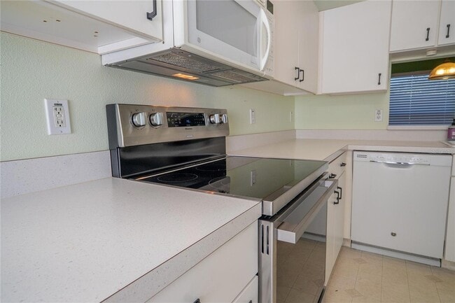 Building Photo - 3559 Capland Ave