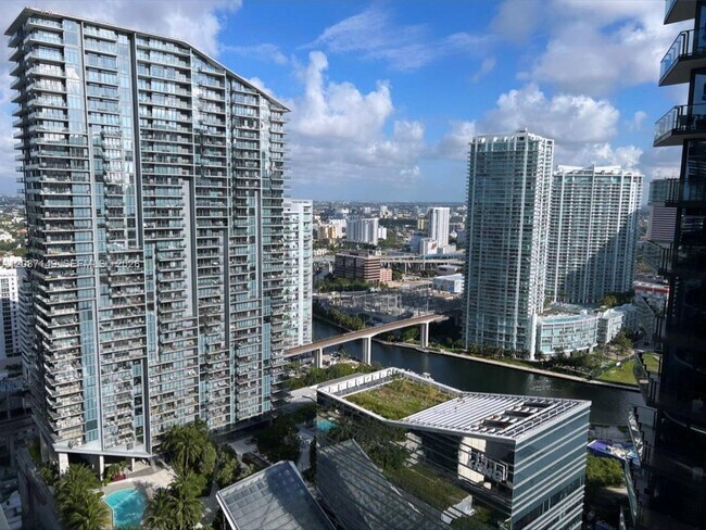 Building Photo - 801 S Miami Ave