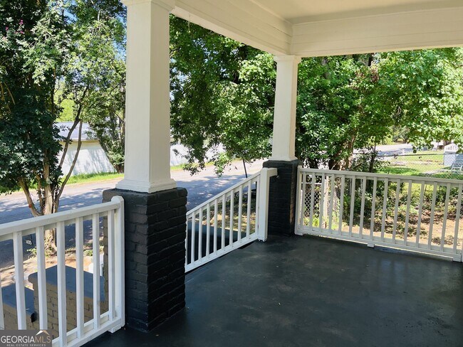 Building Photo - 1405 Austin St