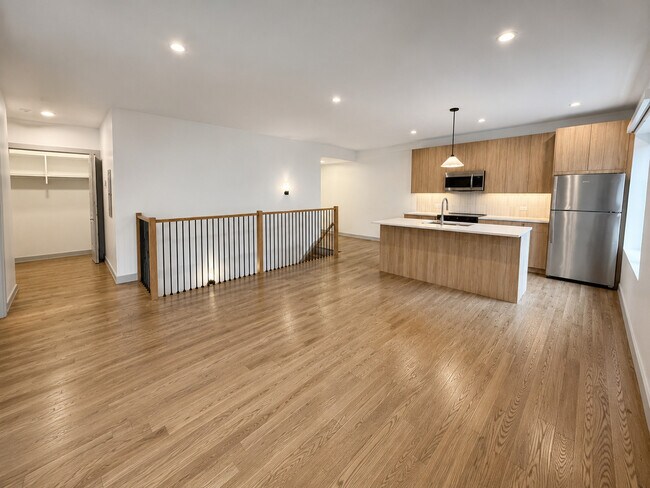 Building Photo - 1337 W Estes Ave