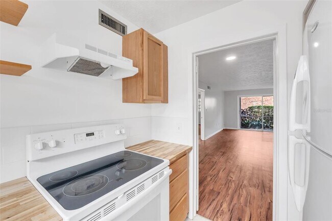 Building Photo - 4212 Lake Underhill Rd