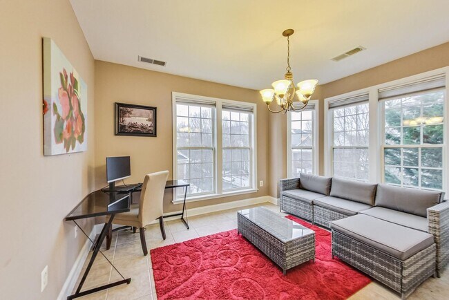 Building Photo - Beautiful two bedroom, two bathroom unit l...