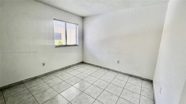 Building Photo - 2760 W 61st Pl