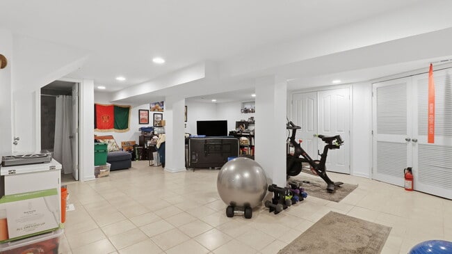 Building Photo - 30 Longfellow St NE