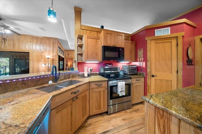 Building Photo - 3135 NE 49th St