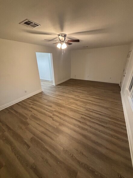 Building Photo - 2218 Saunders St