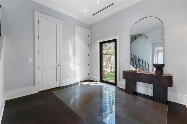 Building Photo - 3376 Peachtree Rd NE