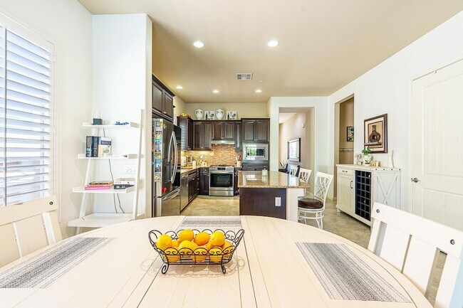 Building Photo - 81363 Corte Compras