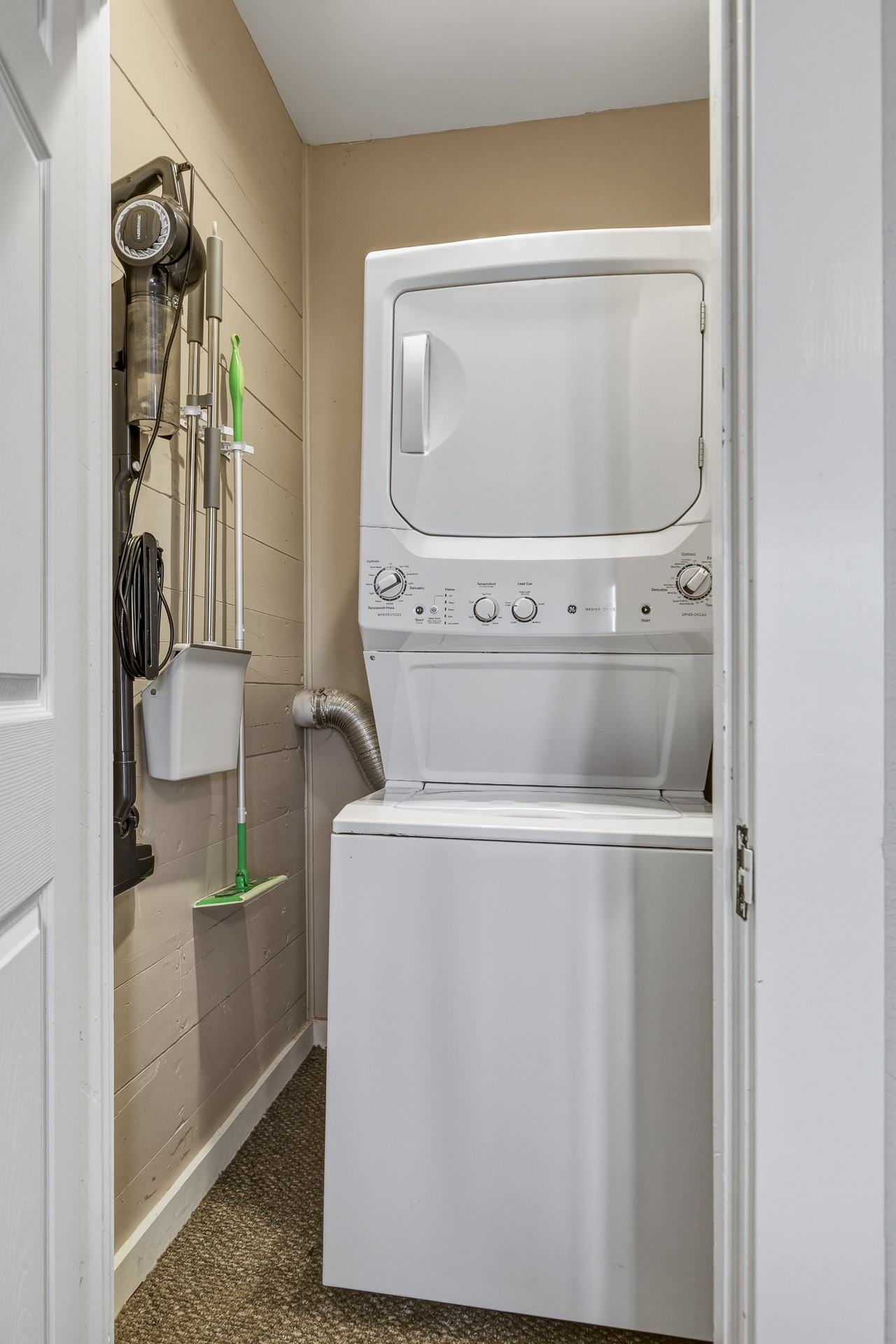 Building Photo - 701 Pine St