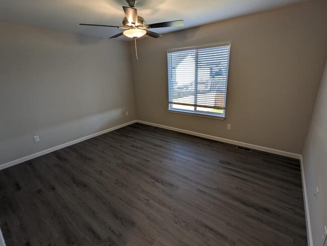Building Photo - 5277 N Toben Ct