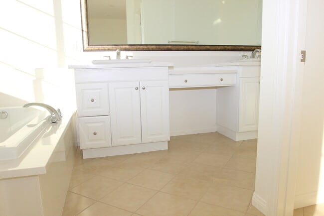 Building Photo - Coming Soon! Single Story 3/2 stunner located at West Haven!