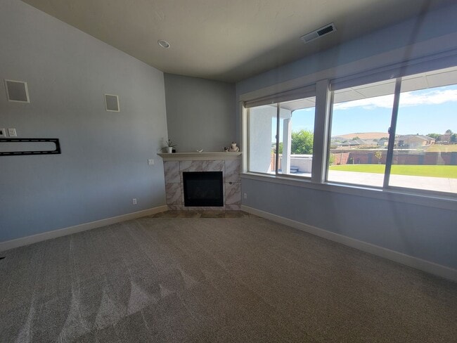 Building Photo - Luxurious 4-Bed Richland Home with Pool, H...