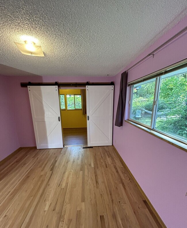 Building Photo - dege01