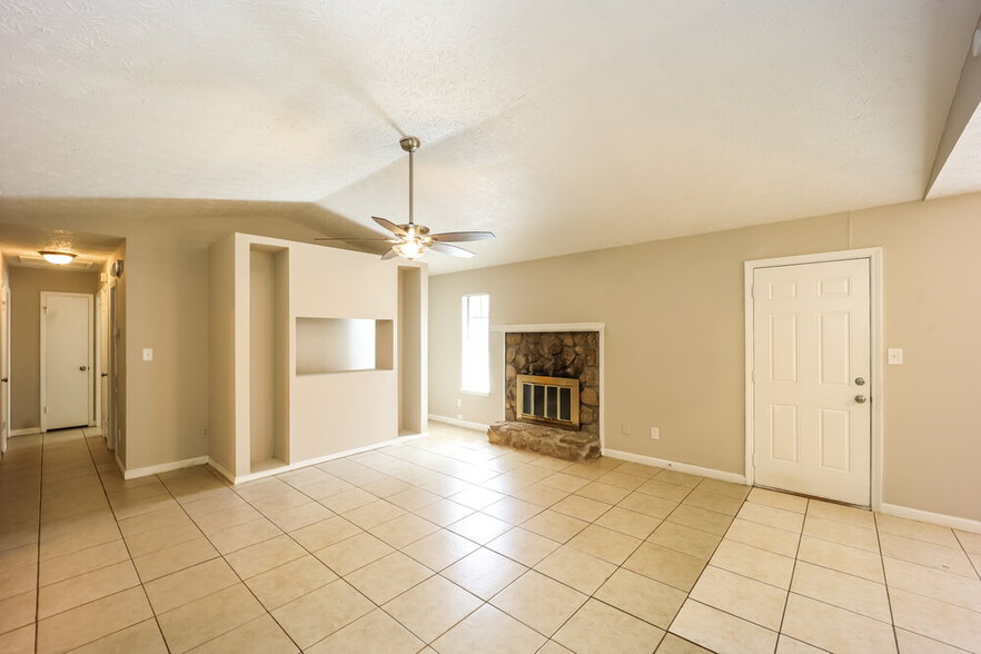 Building Photo - 266 Montego Cir