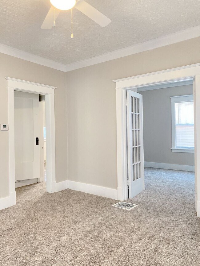 Building Photo - 2436 Laurel Ave N