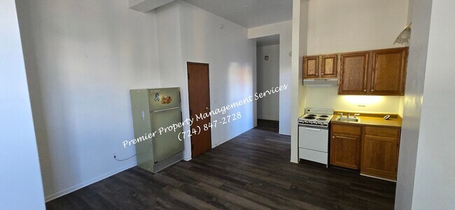 Building Photo - 518 W Cunningham St