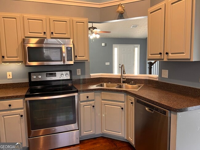 Building Photo - 20 Triangle Ln