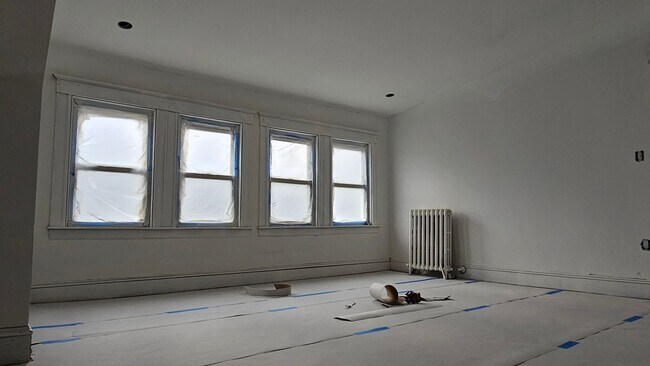 Building Photo - Must see! BRAND NEW RENOVATION! In-Unit La...