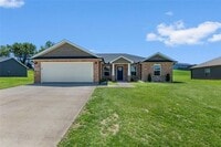 Building Photo - Beautiful Home in Savers Farm – Jackson, MO