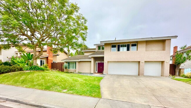Building Photo - Spacious Two-Story Home with Three-Car Att...