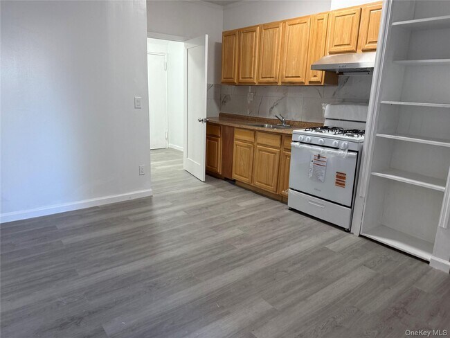 Building Photo - 1964-64 81st St