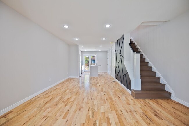 Building Photo - ???Completely Renovated 3 Bedroom 1.5 Bath...