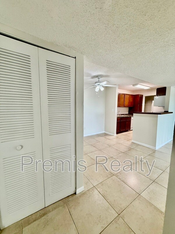 Building Photo - 455 Alt 19