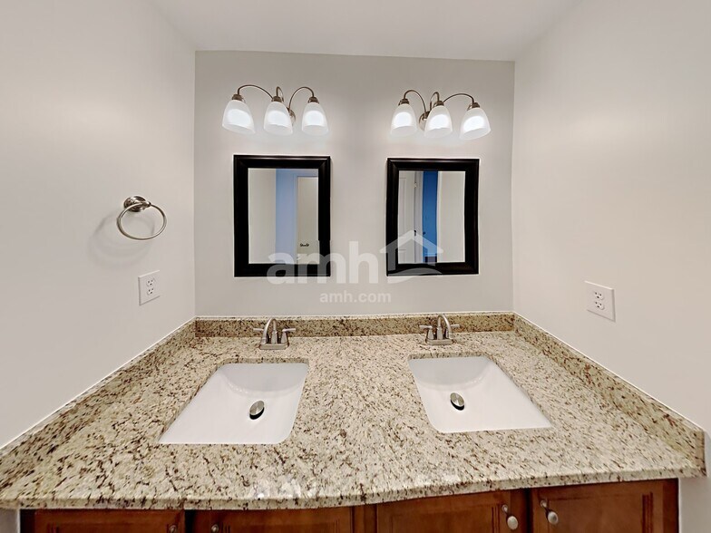 Building Photo - 413 Village Way