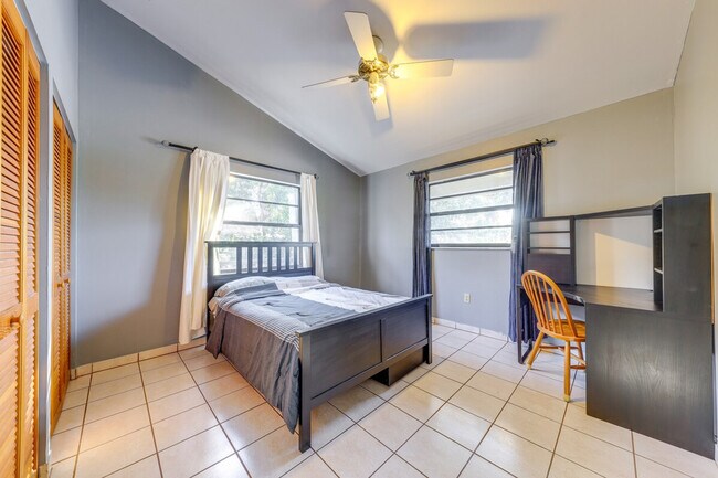 Building Photo - 115 Marina Ave