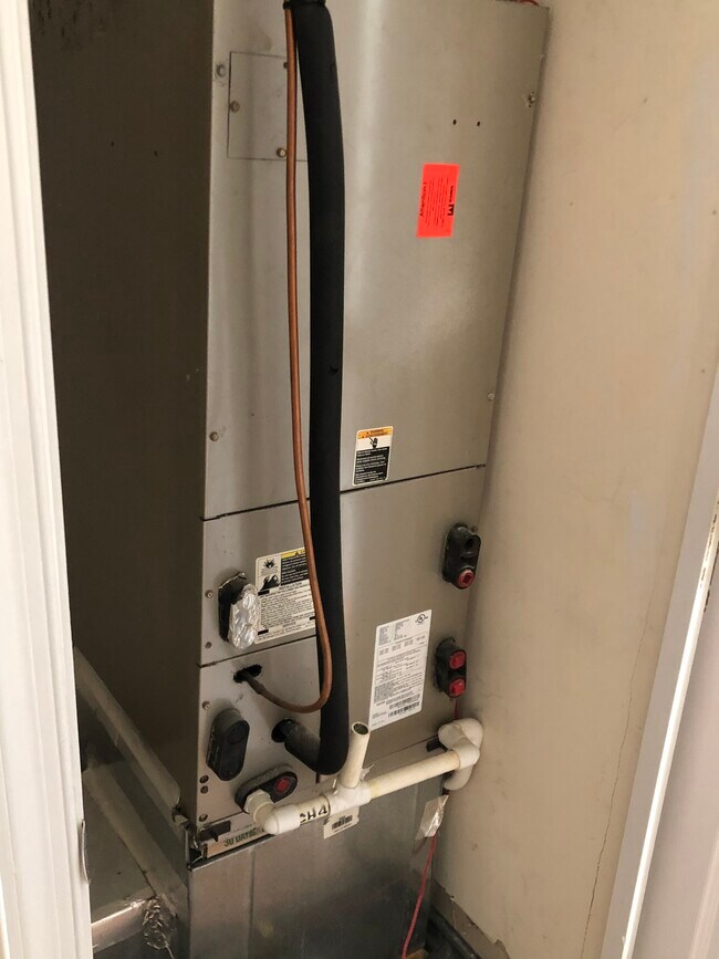 Upstairs separate HVAC - 1204 Florida Ave NE