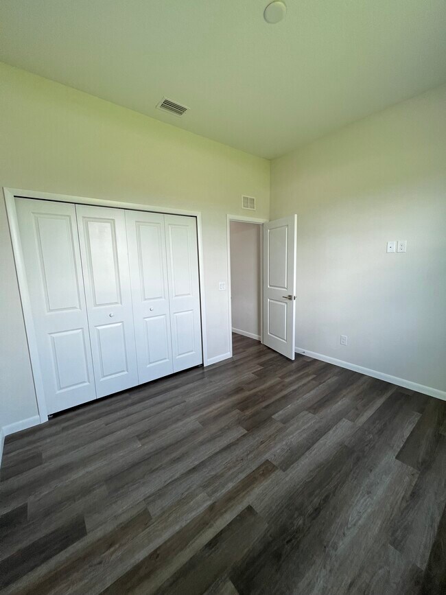 Building Photo - 1060 S Capri Ct