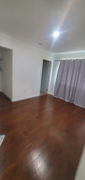 Building Photo - 629 Lee Dr