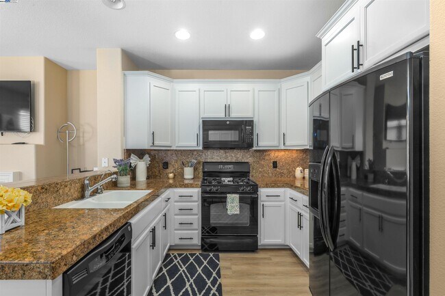 Building Photo - 7459 Starward Dr