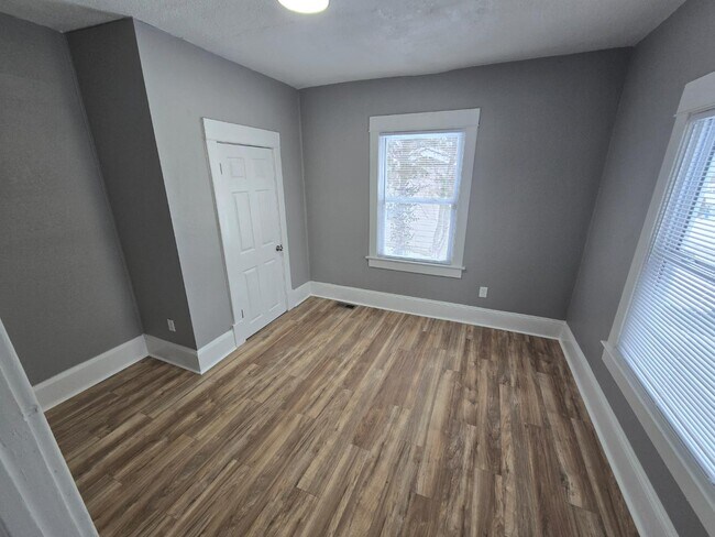 Building Photo - 104 N Evanston Ave