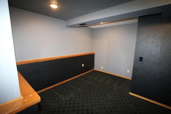 Building Photo - 4 Bedroom Eagle River Home!