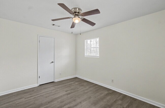 Building Photo - 740 Fleming Rd