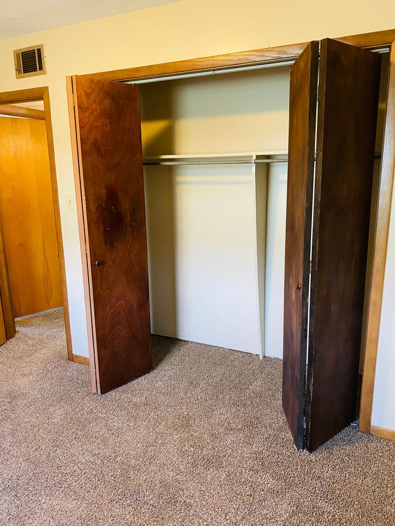 Building Photo - 805 Mitchell Ave